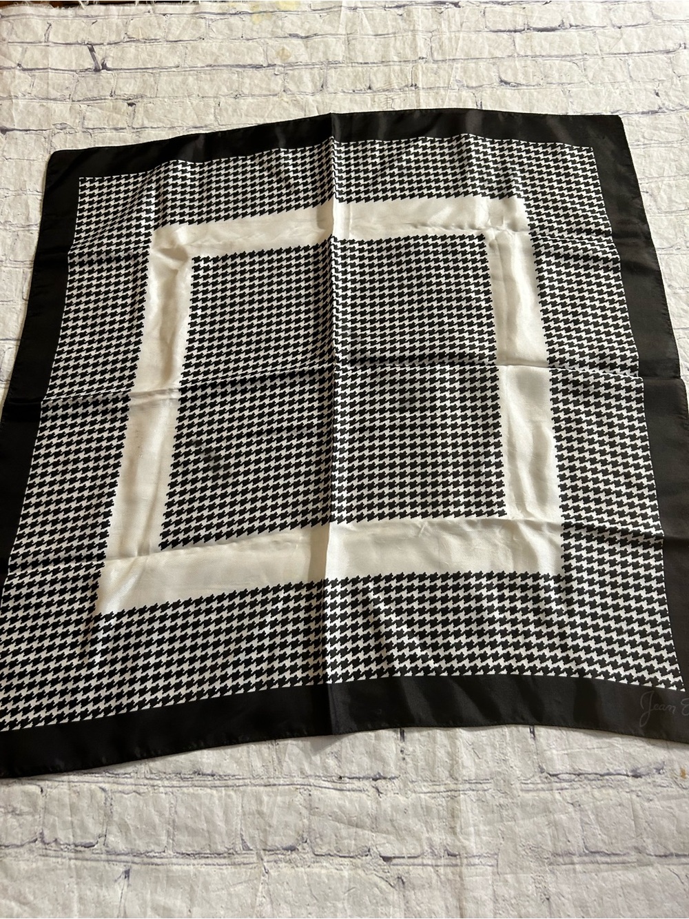 JEAN ETE VINTAGE SILK HOUNDSTOOTH PRINT SQUARE SCARF CLASSIC CHIC BLACK/CREAM